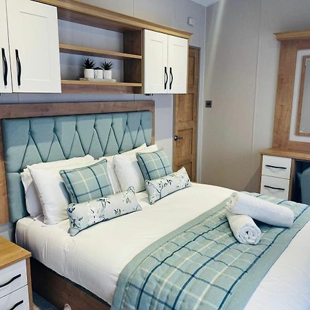 Country Cabin With Hot Tub York Extérieur photo