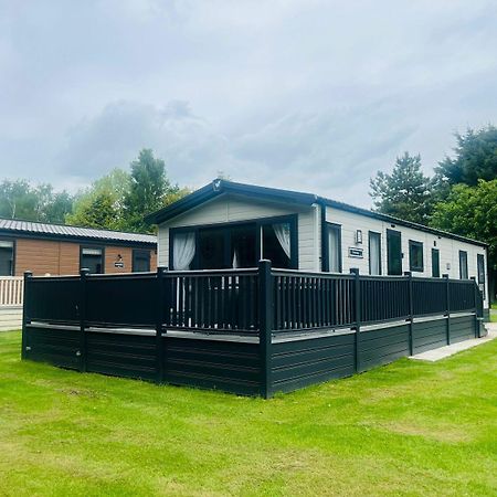 Country Cabin With Hot Tub York Extérieur photo