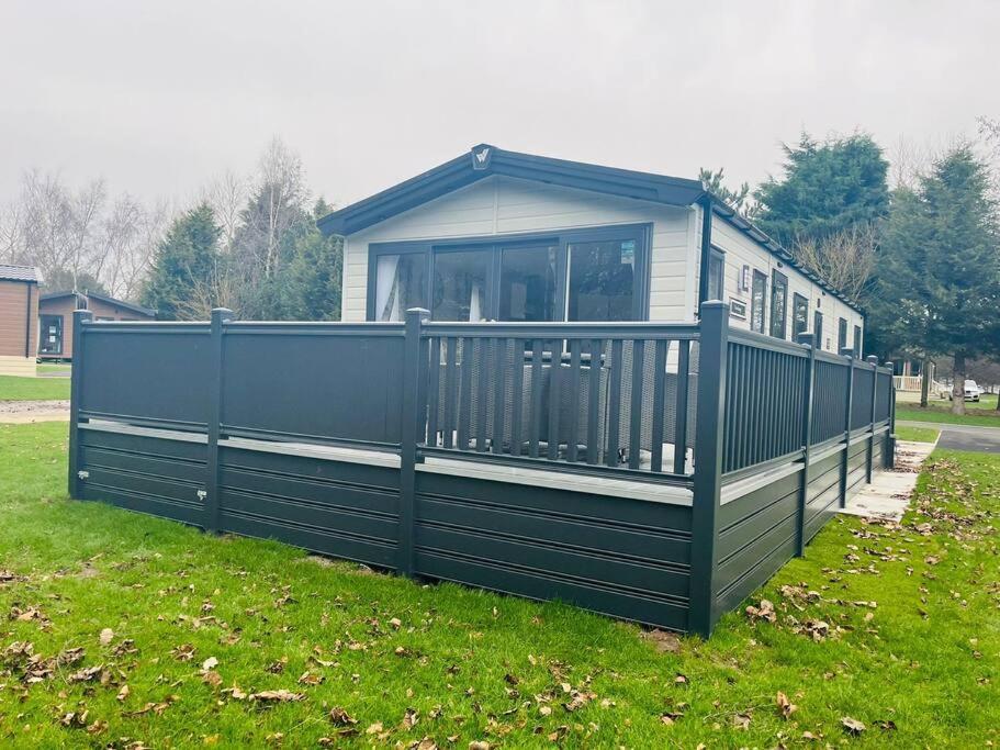 Country Cabin With Hot Tub York Extérieur photo